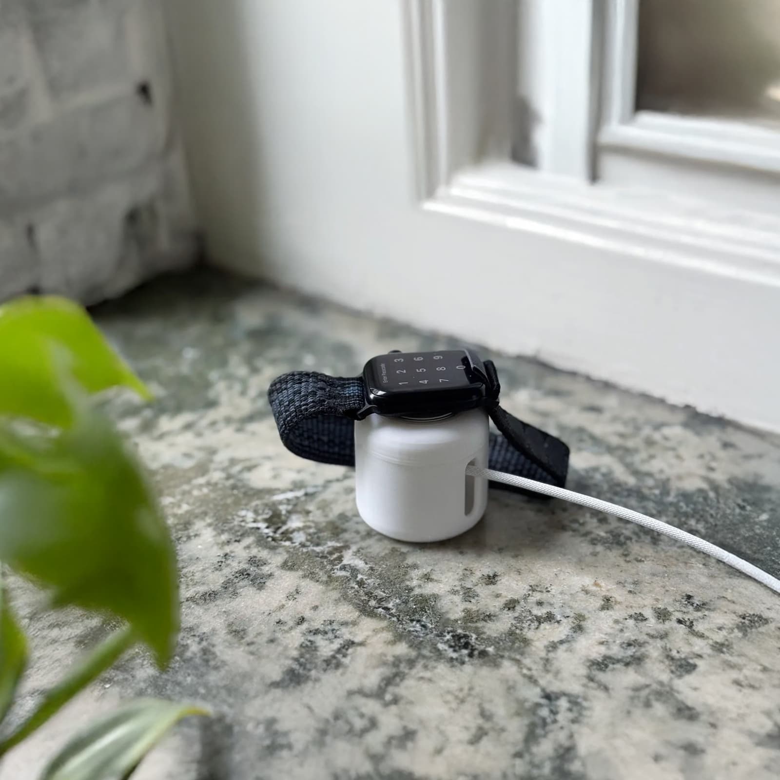 Apple Watch Uyumlu Şarj Kablosu Düzenleyici ve Stand – ikinci görsel
